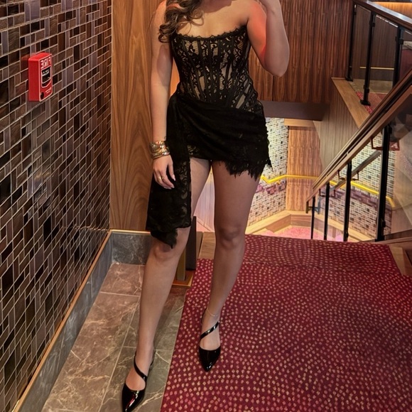 Heiress Beverly Hills Dresses & Skirts - Elegant Black Lace Strapless Dress